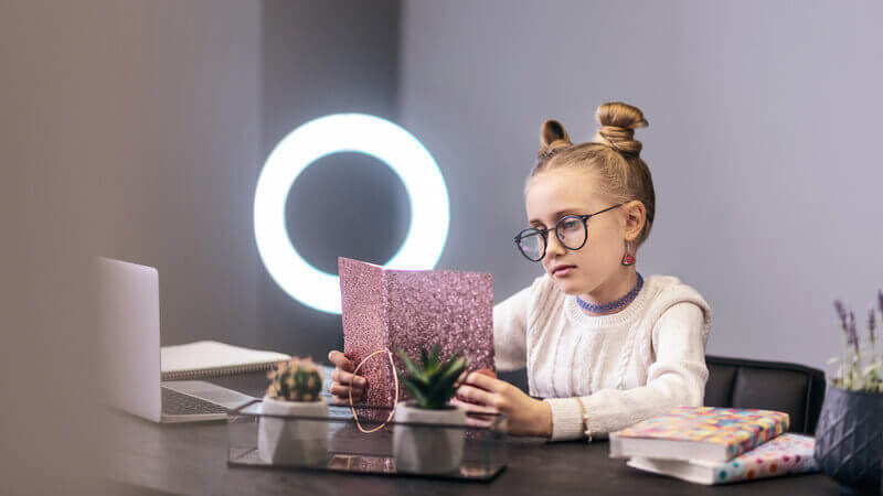 besser-lernen-und-arbeiten-mit-tageslichtlampen