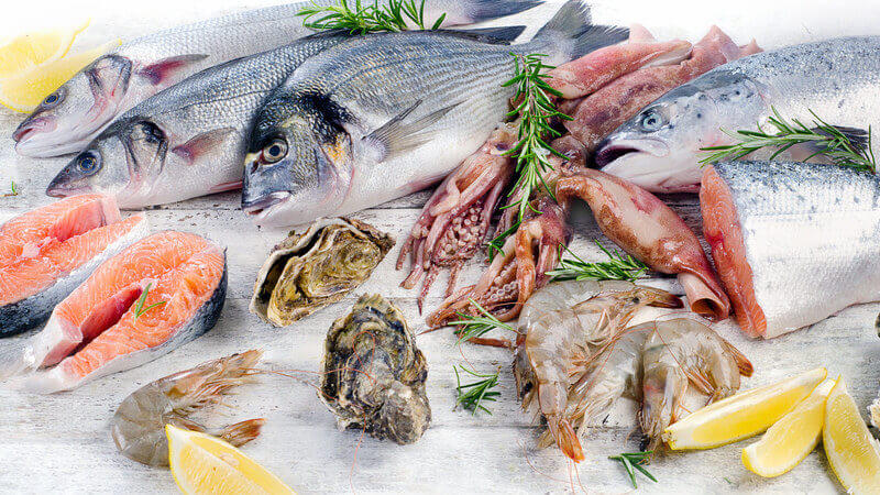 EPA und DHA kommen überwiegend in fettem Fisch und in Fischöl vor