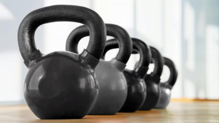 kettlebell-material-eisen-stahl-oder-kunststoff