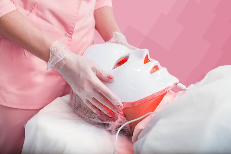 rotlicht-maske-anwendung-bei-pickeln